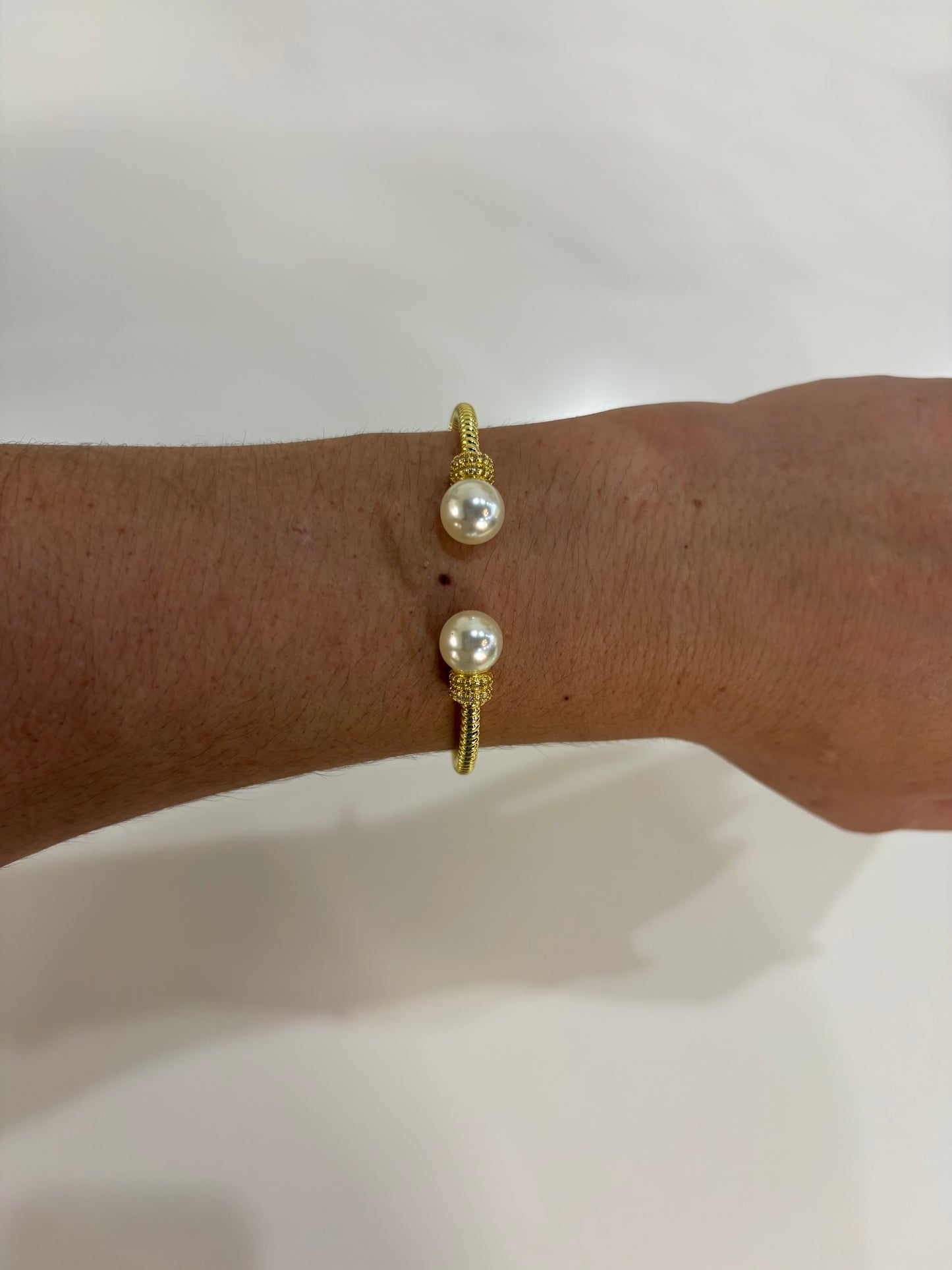 PEARL SERENITY GOLD BANGLE