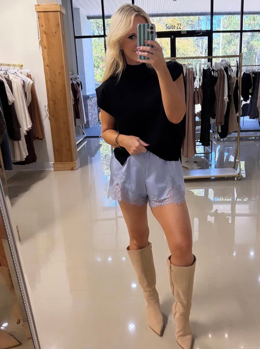 LIVI BLACK SWEATER
