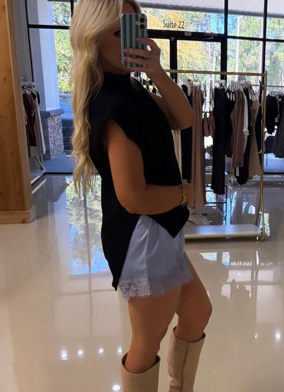 LIVI BLACK SWEATER