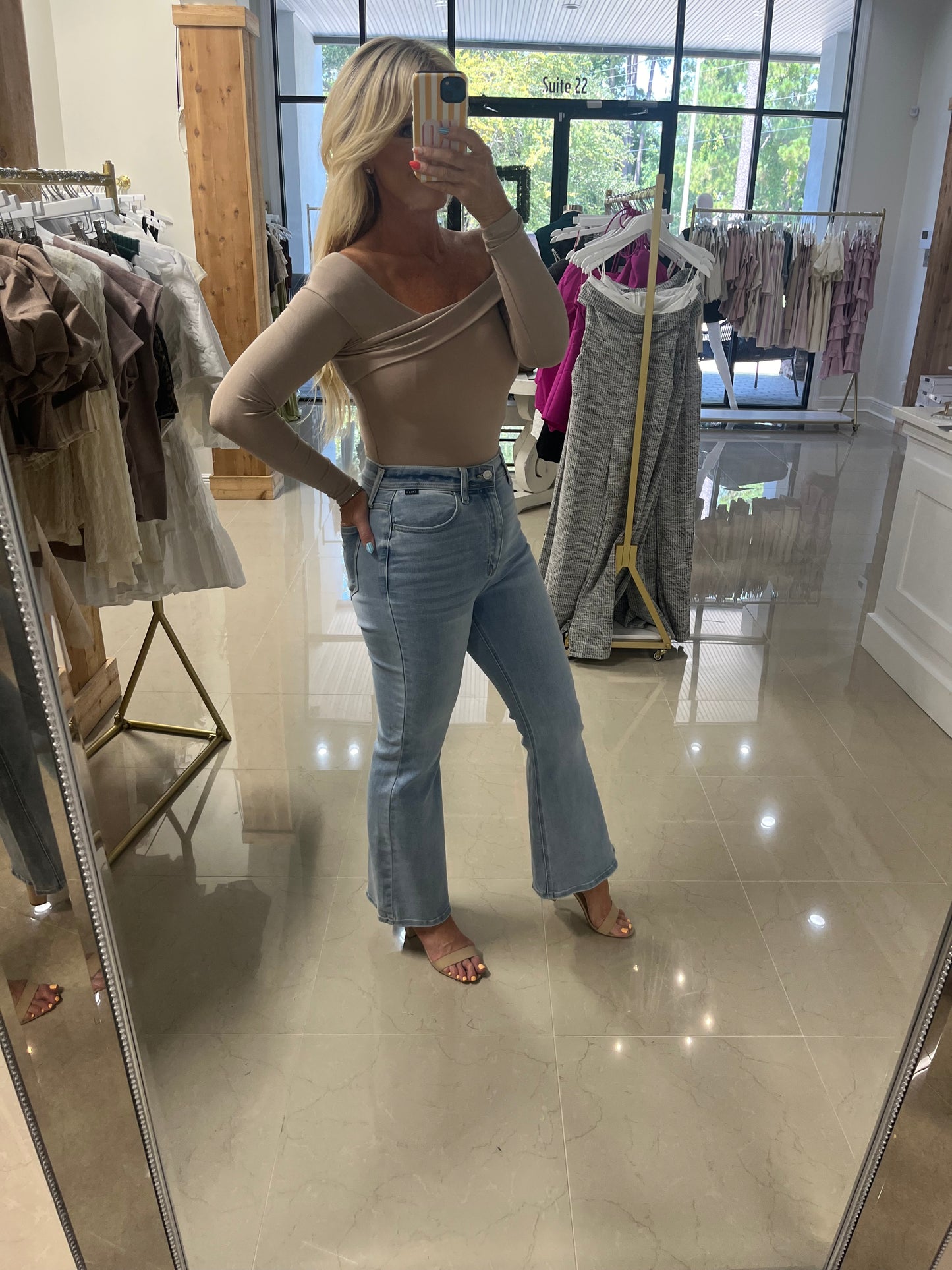 LUCY OFF-SHOULDER TOP