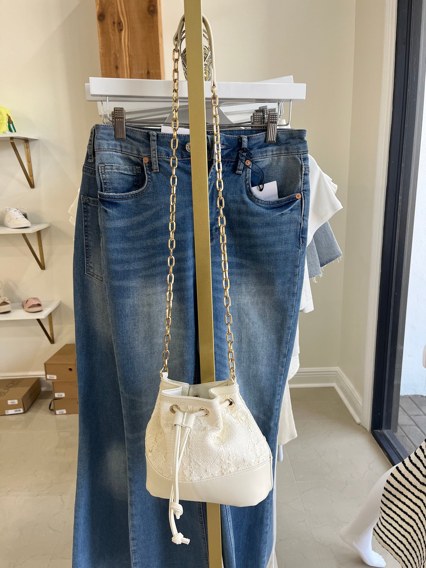 ADRIENNE WHITE BUCKET BAG