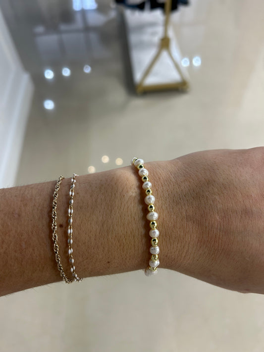WHITE PERAL BRACELET